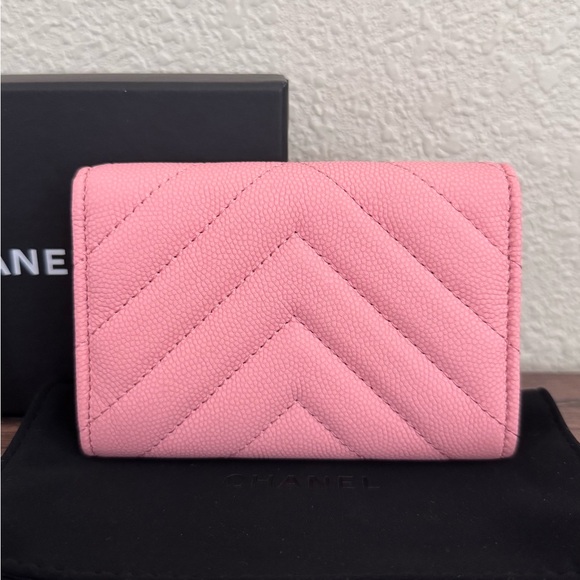 ❌SOLD❌CHANEL Chevron Quilted Caviar Leather Card Wallet in Pink - Picture 5 of 11